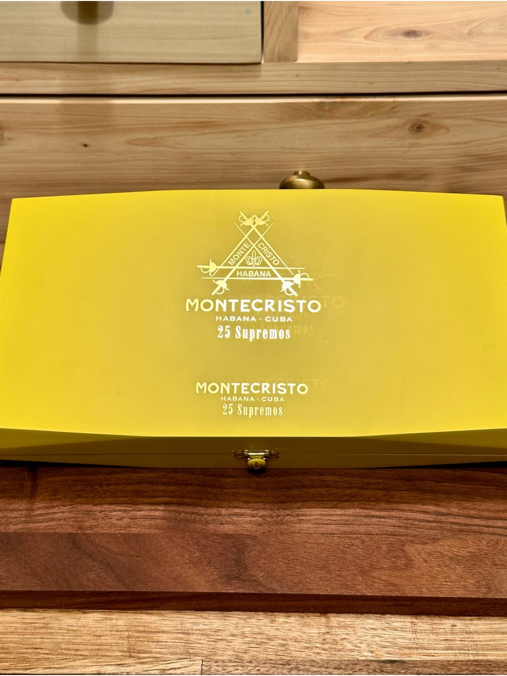 Yellow Cigar Humidor Box - 25 Supremos